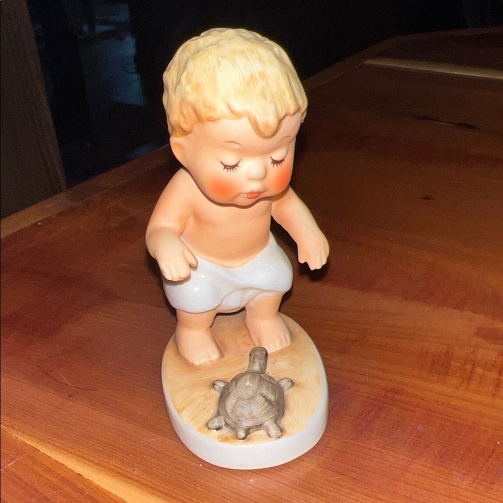 Vintage Goebel Beach Baby 10508-09 Baby With Turtle W. Germany